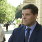 Agencja Mienia Wojskowego odrzuciła propozycje sprzedaży udziałów w lotnisku w Modlinie. Czeka aż wzrośnie ich wartość.